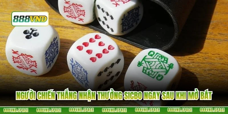 Người chiến thắng nhận thưởng sicbo ngay sau khi mở bát